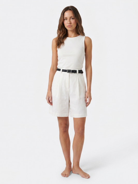 Linen Shorts Belted - Model