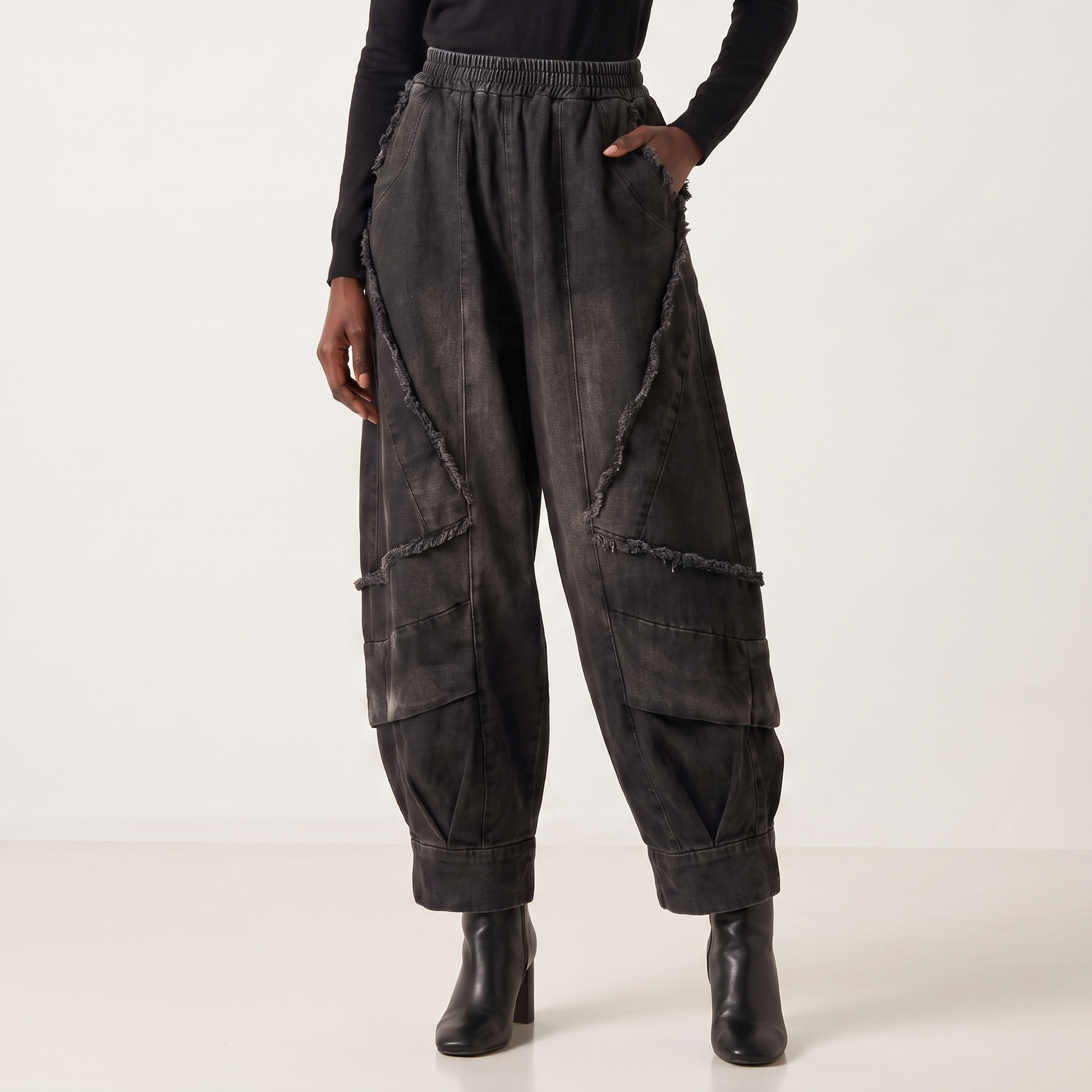 Black Gray - waist down detail