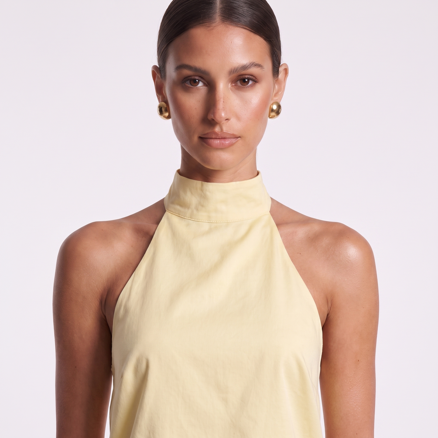 Halter band collar neckline detail