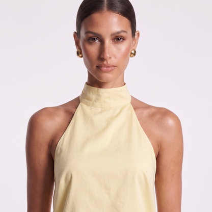 Halter band collar neckline detail