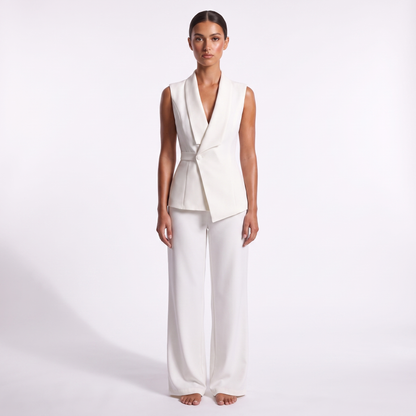 Elegant sleeveless vest and wide-leg trousers suit in white, full-length front