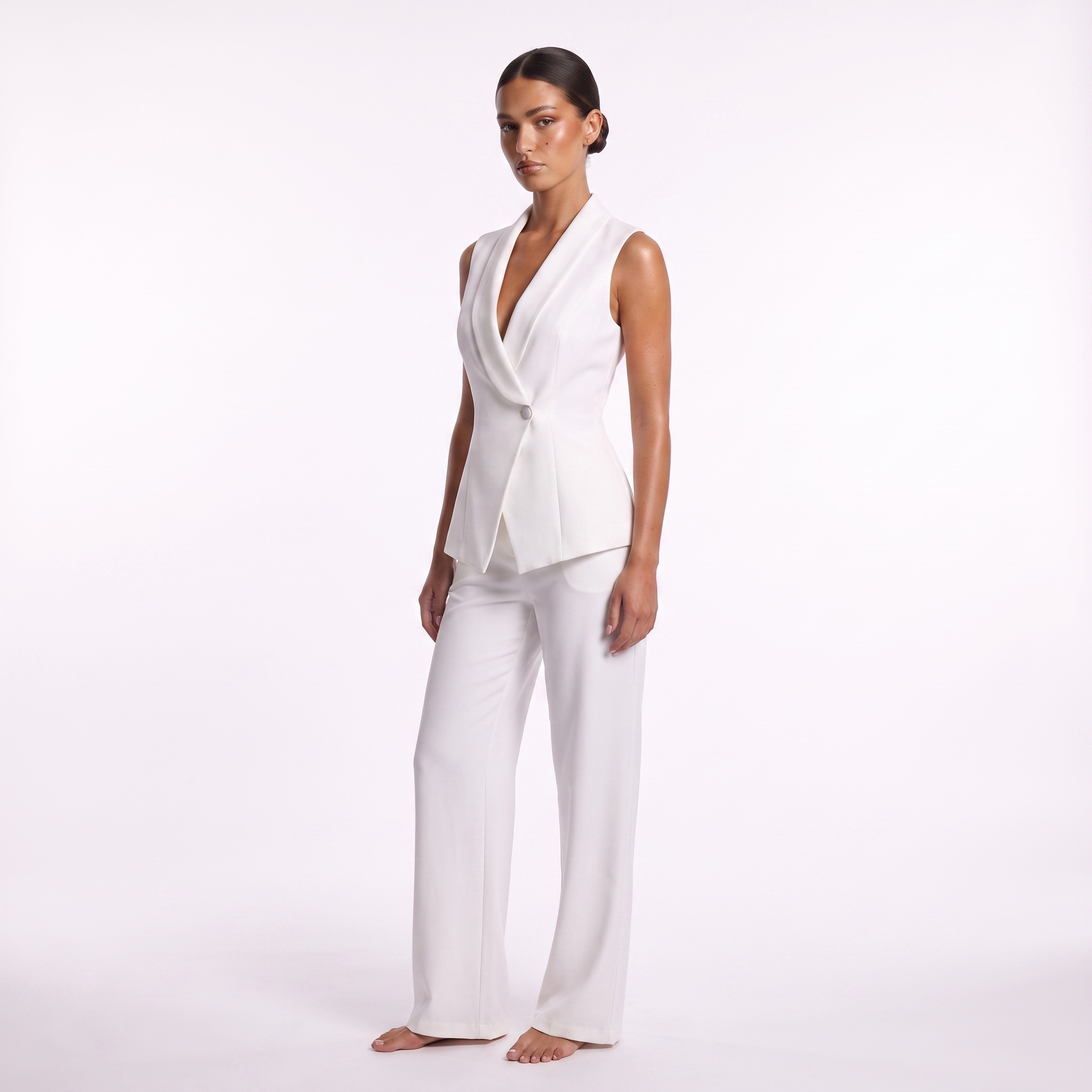 White vest and trousers suit set, three-quarter view