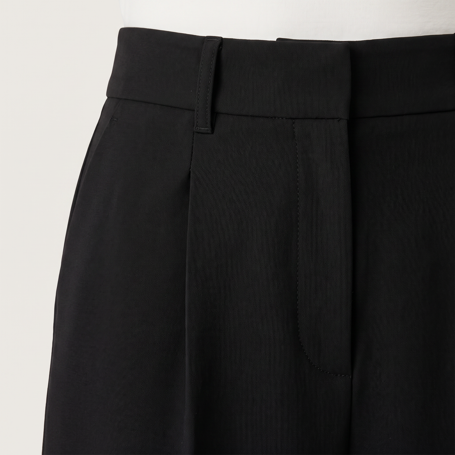 Women Casual Solid Color High Waist Wide Leg Shorts - Black waistband detail